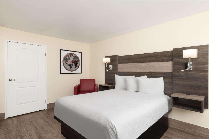 Ramada by Wyndham Kingman image