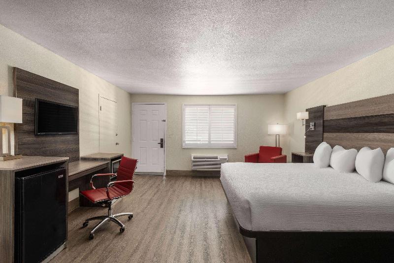 Ramada by Wyndham Kingman image