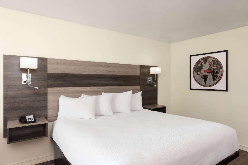Ramada by Wyndham Kingman image