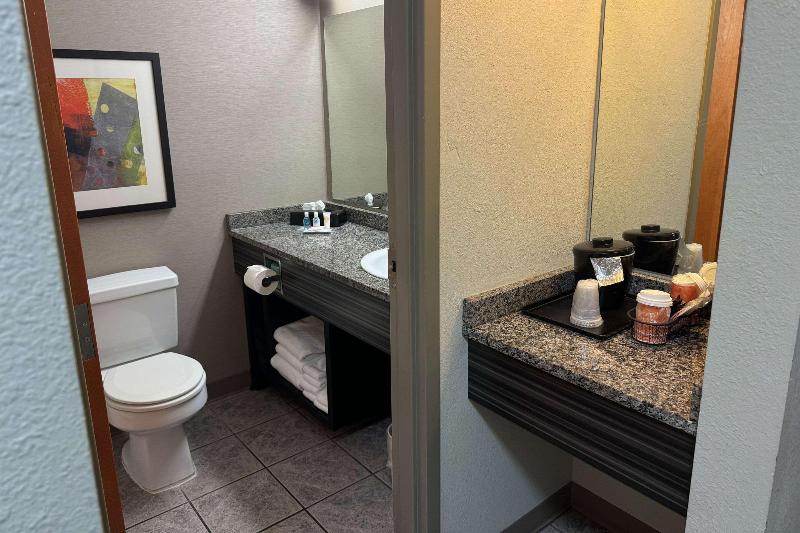Comfort Inn Huntington Near University Area image
