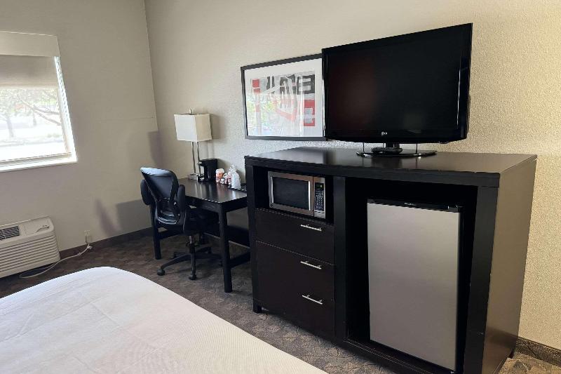 Comfort Inn Huntington Near University Area image