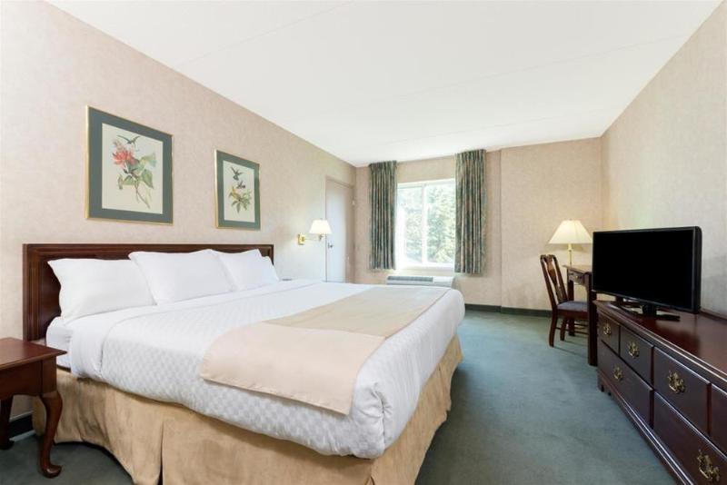 Ramada Amherst/Getzville Hotel and Conference Cent