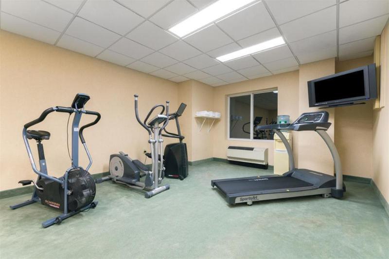 Ramada Amherst/Getzville Hotel and Conference Cent