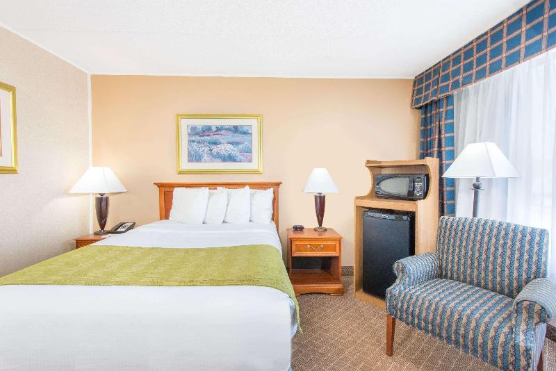 Ramada By Wyndham Cumberland Downtown image