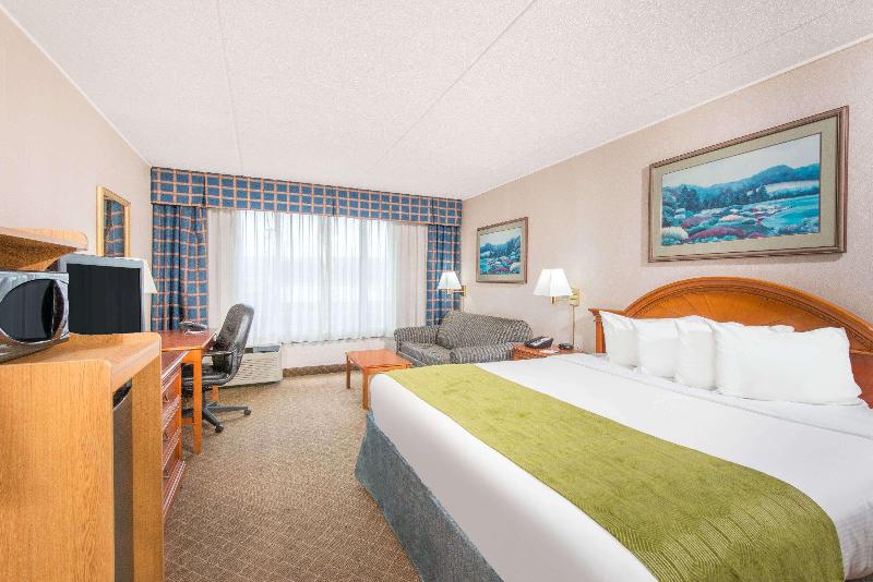 Ramada By Wyndham Cumberland Downtown image