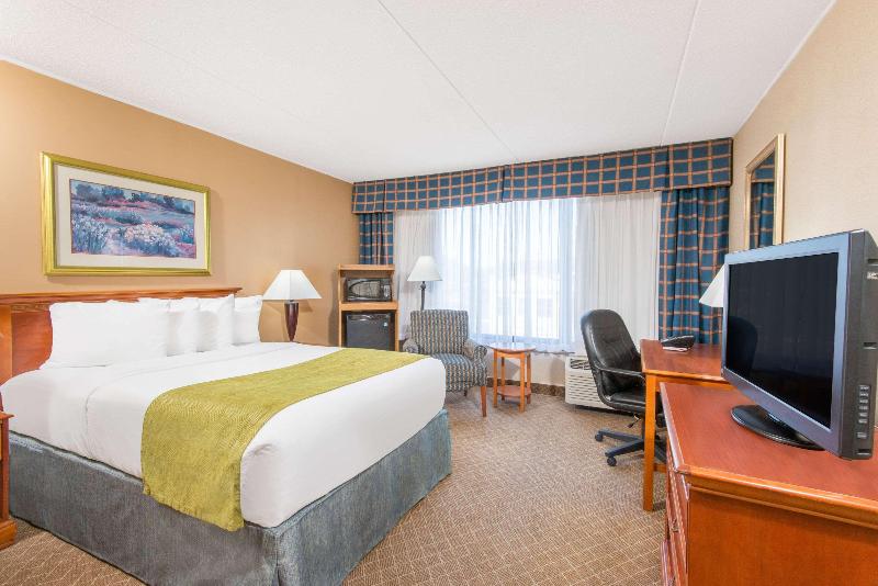 Ramada By Wyndham Cumberland Downtown image