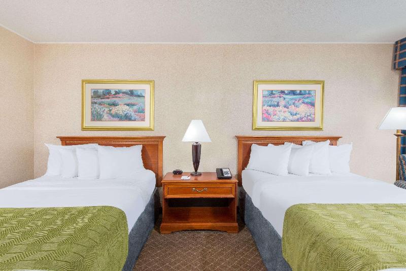 Ramada By Wyndham Cumberland Downtown image