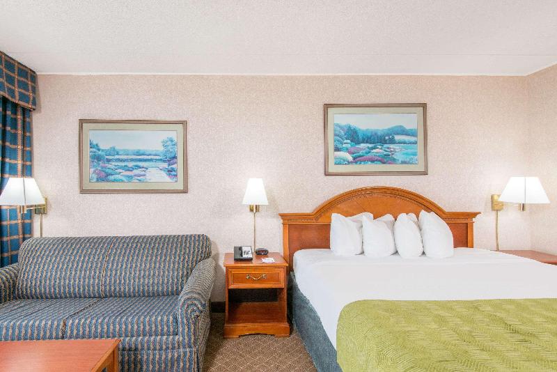 Ramada By Wyndham Cumberland Downtown image