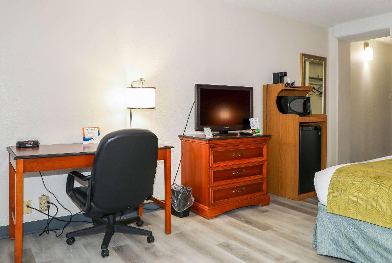 Ramada By Wyndham Cumberland Downtown image