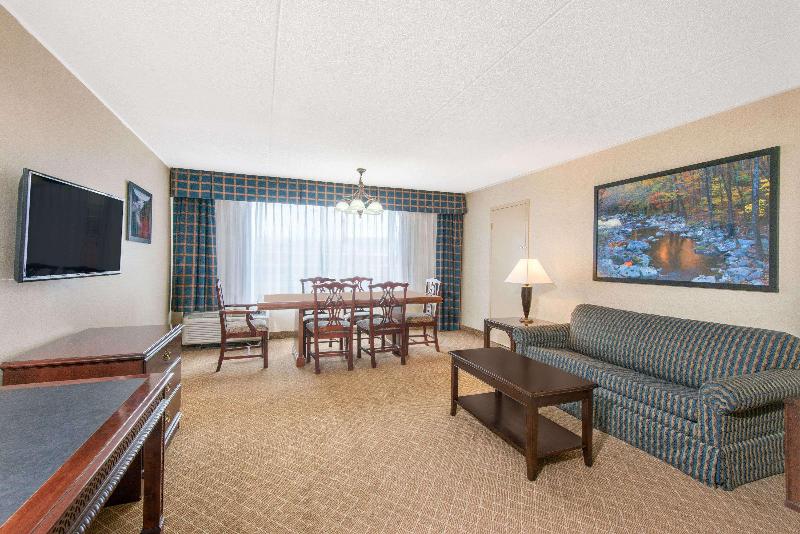 Ramada By Wyndham Cumberland Downtown image