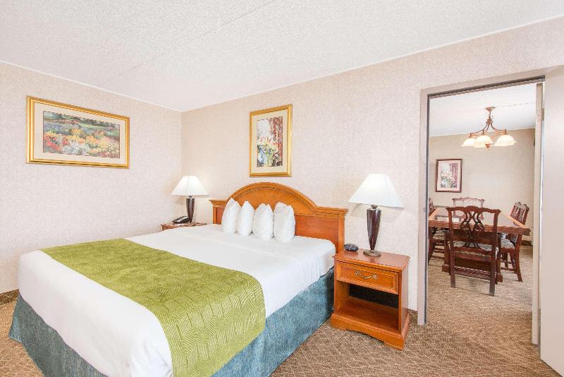 Ramada By Wyndham Cumberland Downtown image