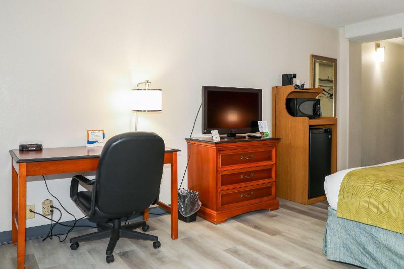 Ramada By Wyndham Cumberland Downtown image