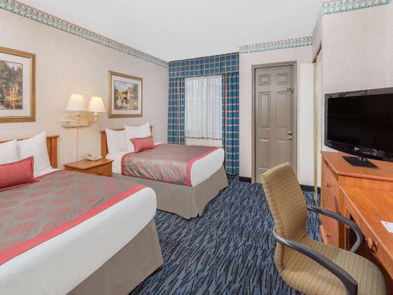 SUITE TWO DOUBLE BEDS NON SMOKING
