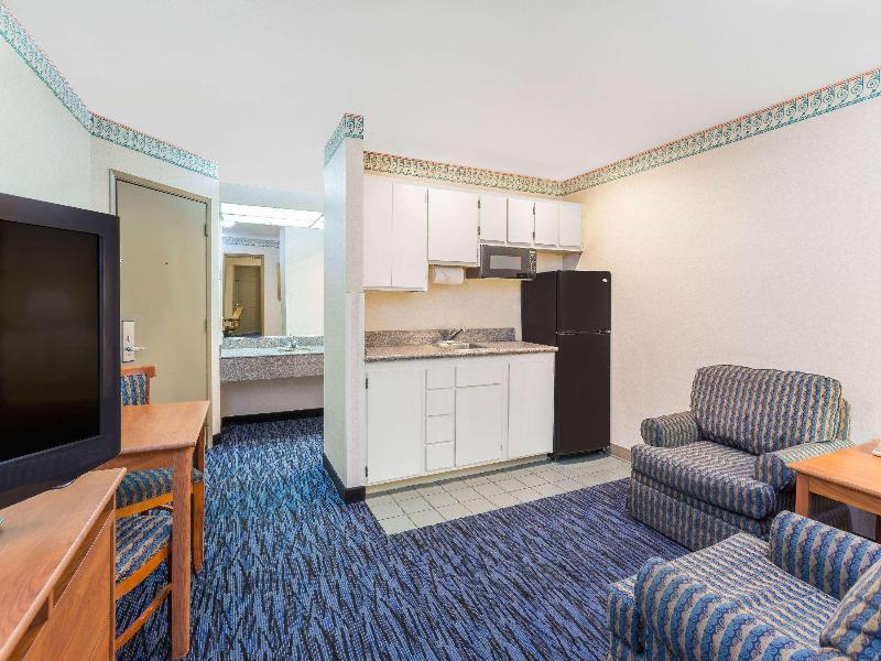 SUITE TWO DOUBLE BEDS NON SMOKING