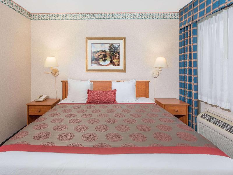 SUITE KING BED NON SMOKING