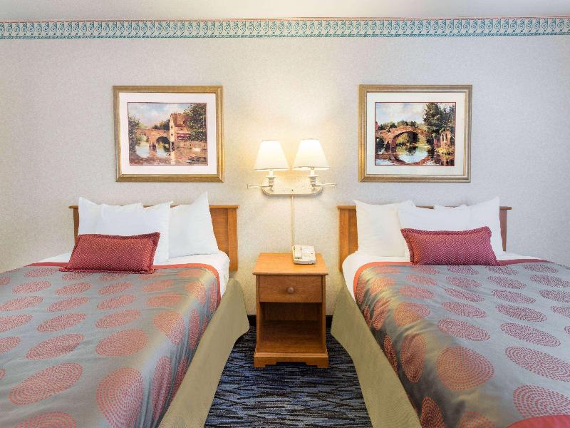 QUADRUPLE TWO DOUBLE BEDS NON SMOKING