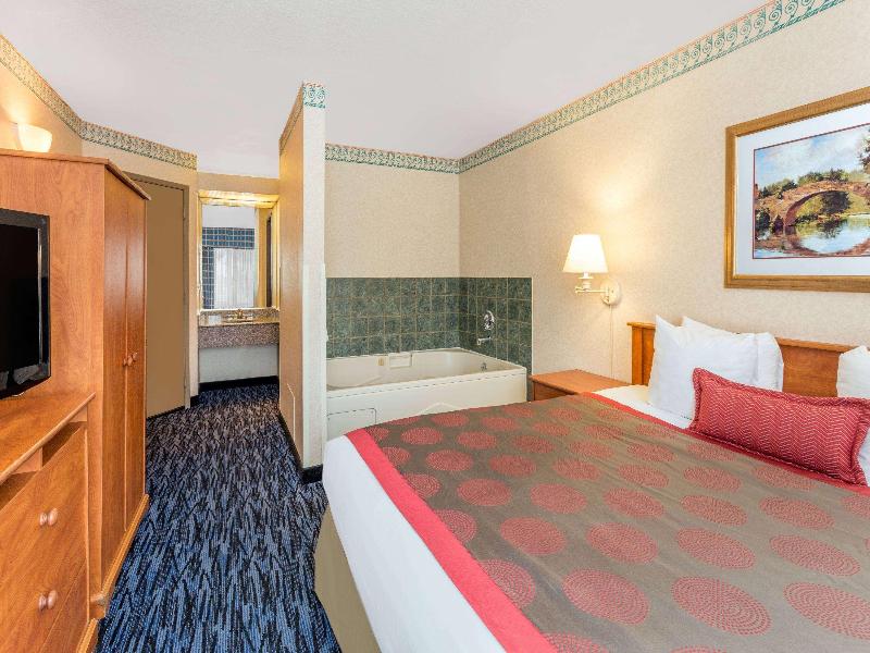 DOUBLE KING BED WITH JACUZZI