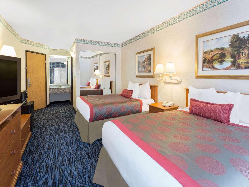 QUADRUPLE TWO DOUBLE BEDS NON SMOKING