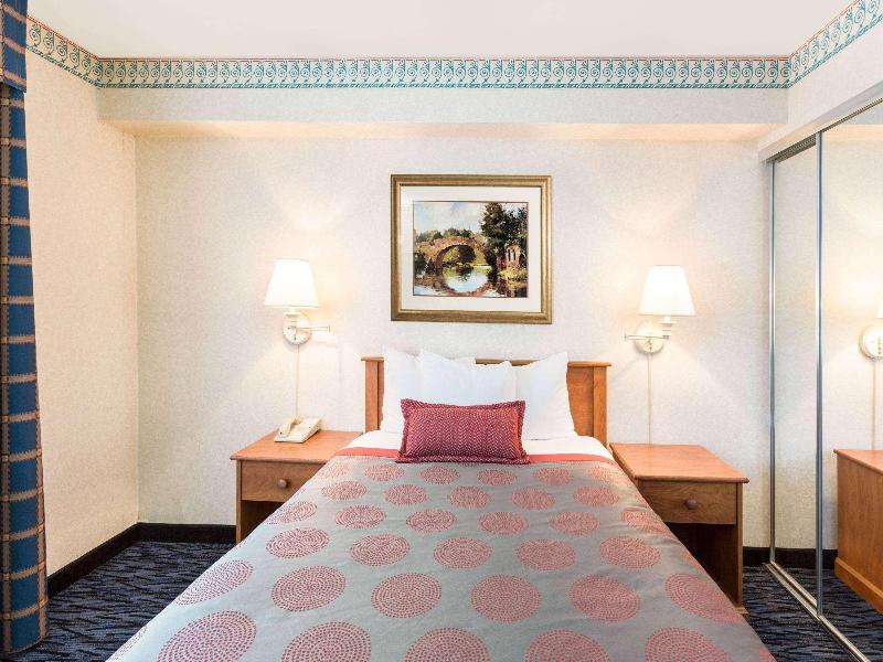 Ramada By Wyndham Kent Seattle Area — photo 29