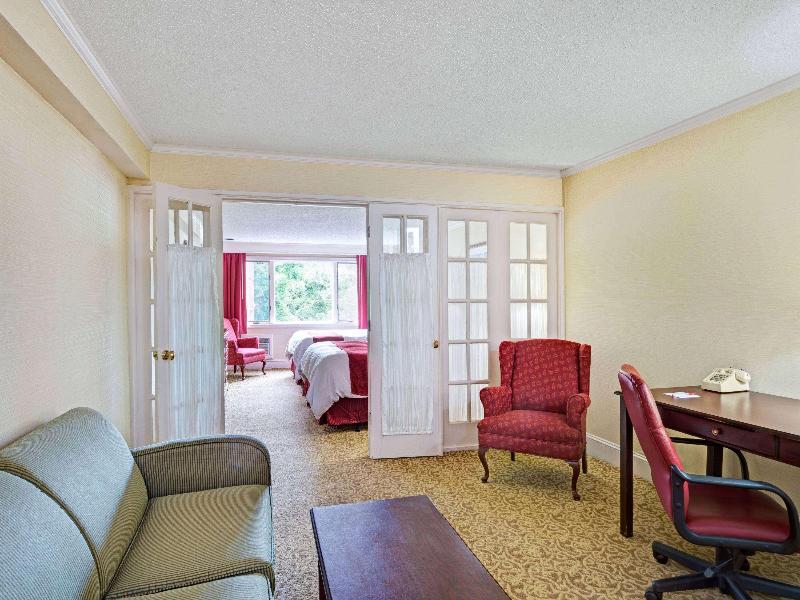 Ramada By Wyndham Seekonk Providence Area image
