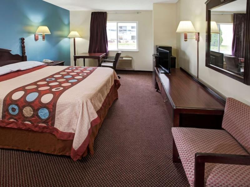 Super 8 By Wyndham Heath/Newark image