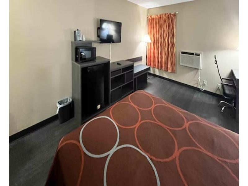 Motel 6 Litchfield, Il image