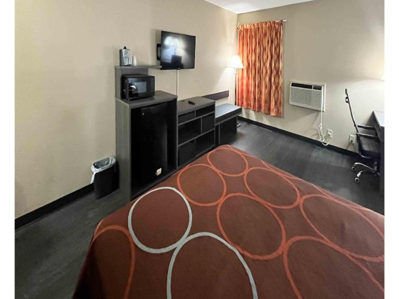 Motel 6 Litchfield, Il image