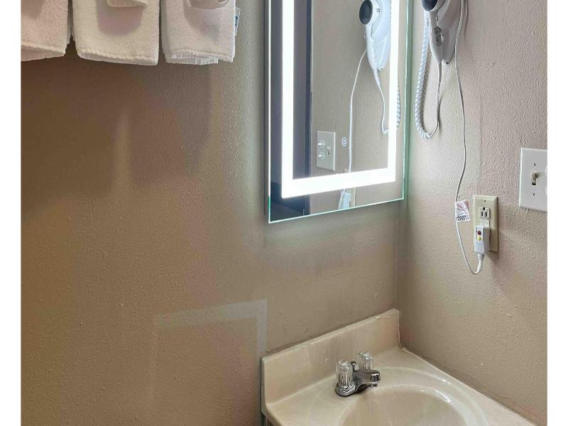 Motel 6 Litchfield, Il image