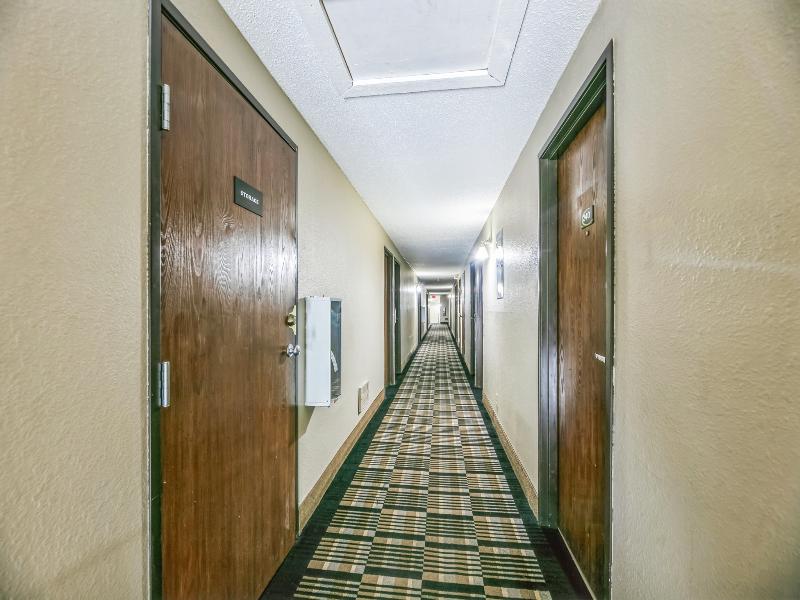 Hotel 8 Fergus Falls image