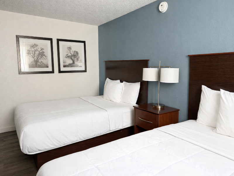 Hotel 8 Fergus Falls image