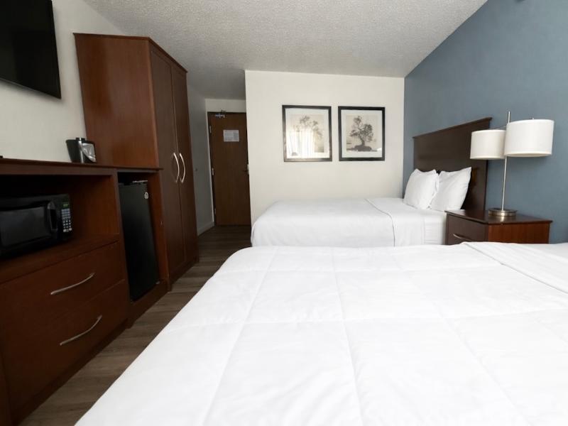 Hotel 8 Fergus Falls image