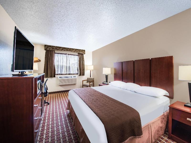 Super 8 By Wyndham Harlingen Tx image