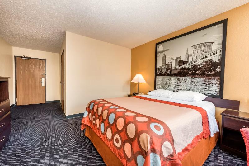 Super 8 By Wyndham Franklin/Middletown Area image