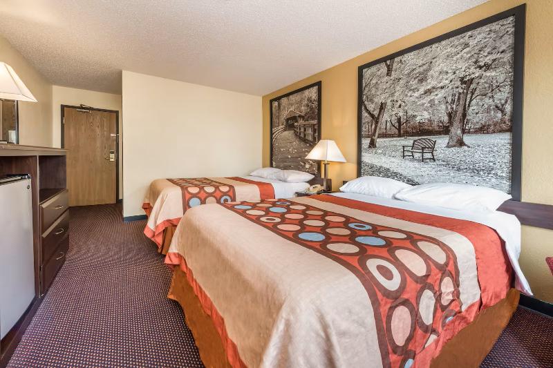 Super 8 By Wyndham Franklin/Middletown Area image