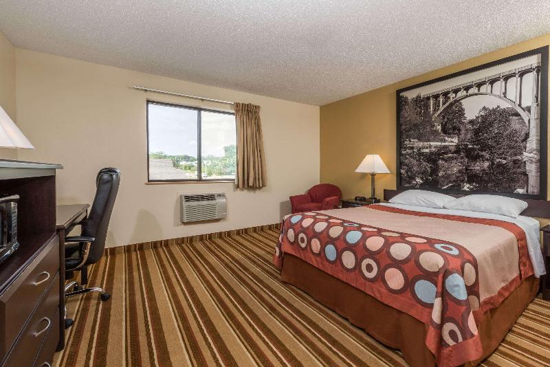 Super 8 By Wyndham Franklin/Middletown Area image