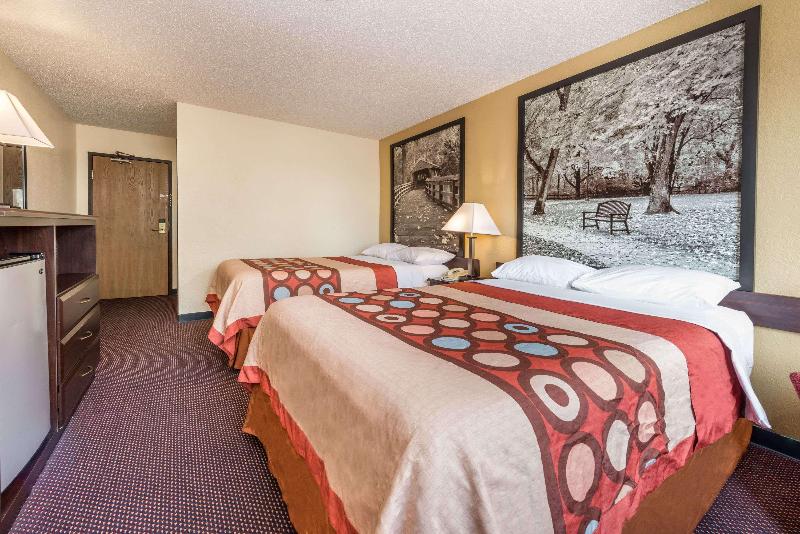Super 8 By Wyndham Franklin/Middletown Area image