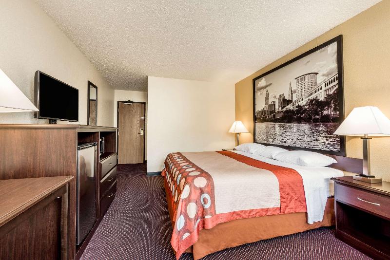 Super 8 By Wyndham Franklin/Middletown Area image