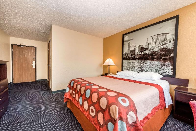 Super 8 By Wyndham Franklin/Middletown Area image