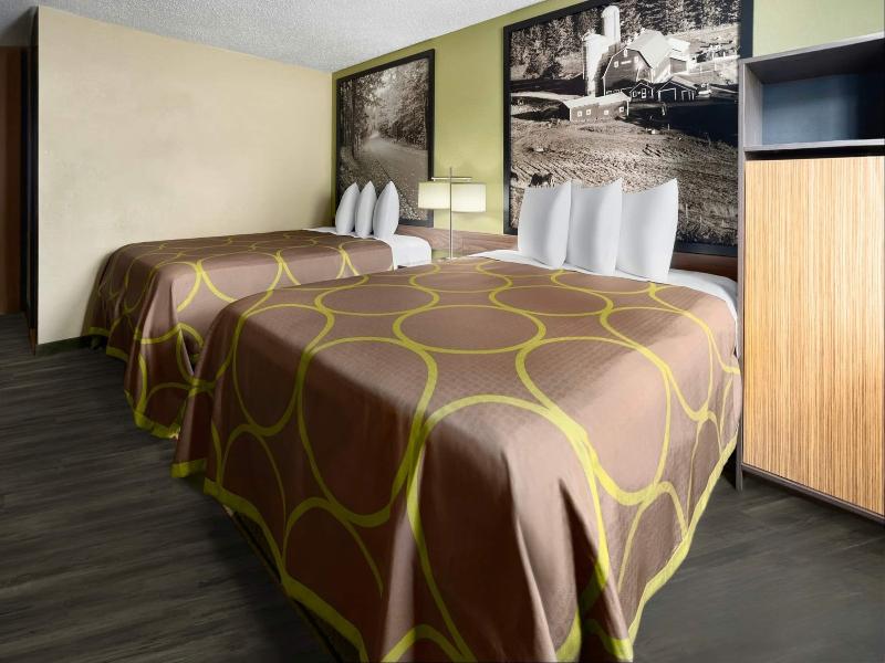 QUADRUPLE TWO QUEEN BEDS