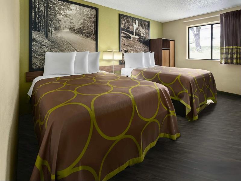 QUADRUPLE TWO QUEEN BEDS