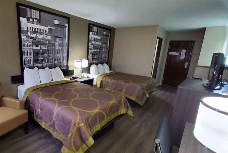 Super 8 by Wyndham Paris image