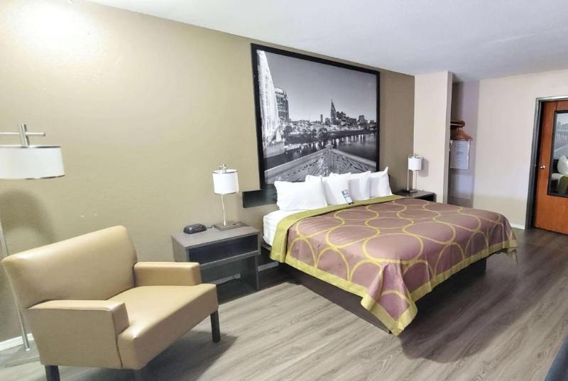 Super 8 by Wyndham Paris image