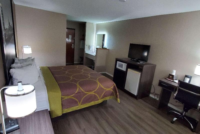 Super 8 by Wyndham Paris image