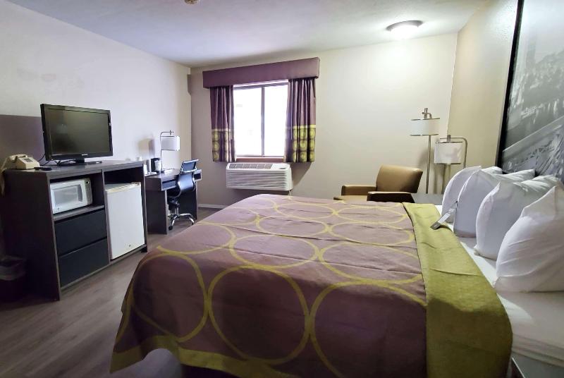 Super 8 by Wyndham Paris image