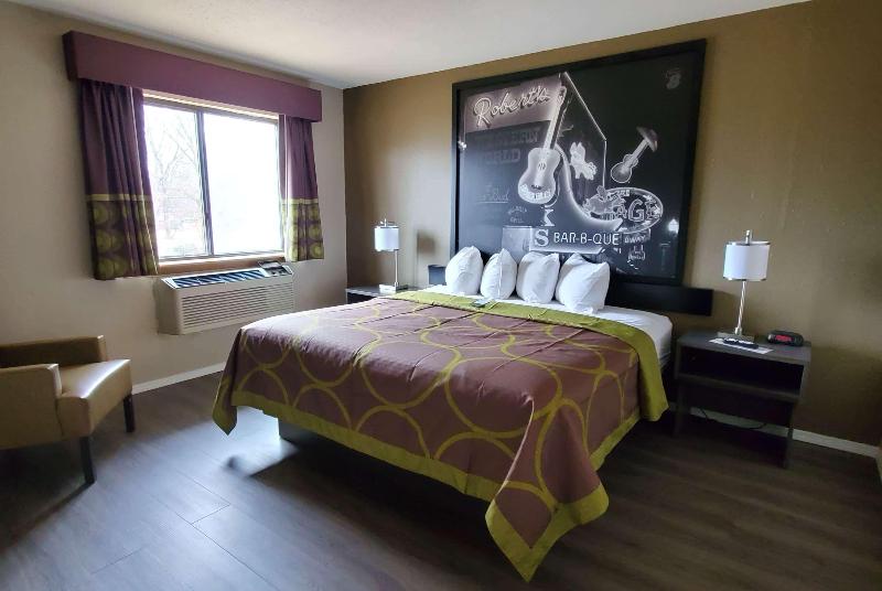 Super 8 by Wyndham Paris image