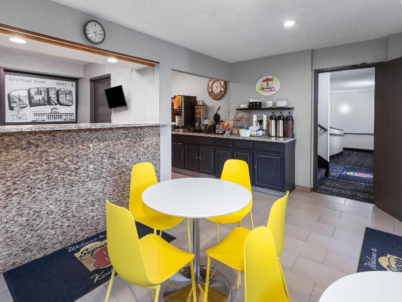 Super 8 By Wyndham Kent/Akron Area image