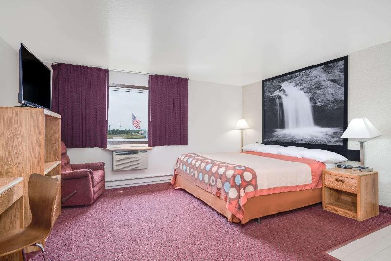 Super 8 by Wyndham Tomah Wisconsin image