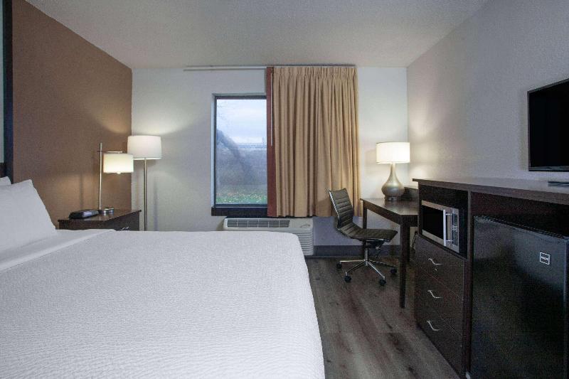 Super 8 by Wyndham Wausau image