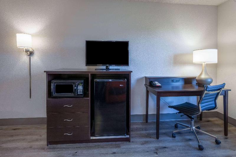 Super 8 by Wyndham Wausau image