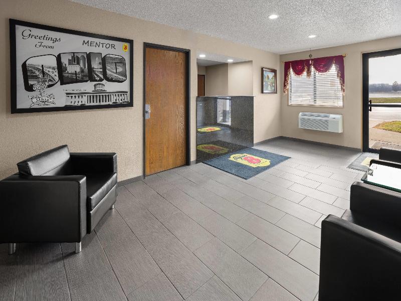 Super 8 by Wyndham Mentor/Cleveland Area image